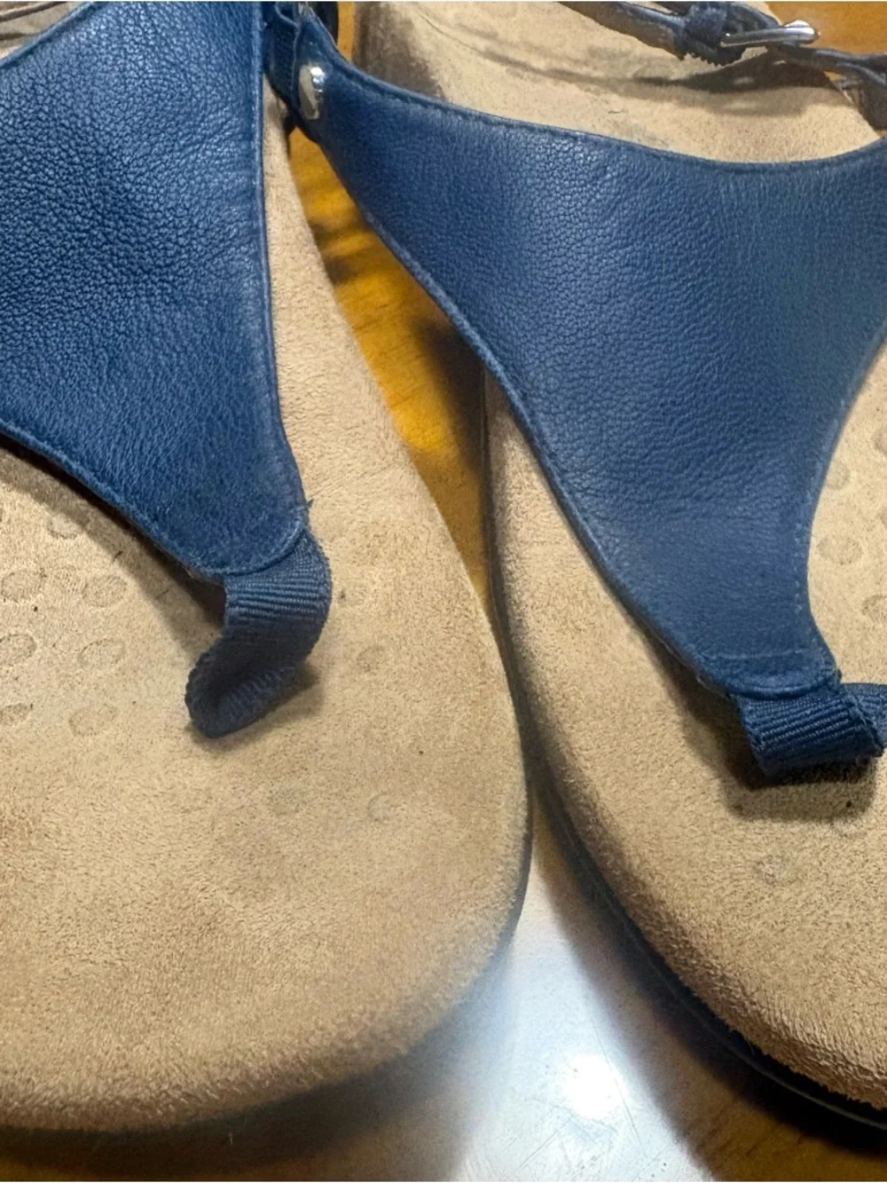 Vionic Kirra thong sandal leather upper adjustable strap supportive footbed 9.5 - Picture 4 of 9